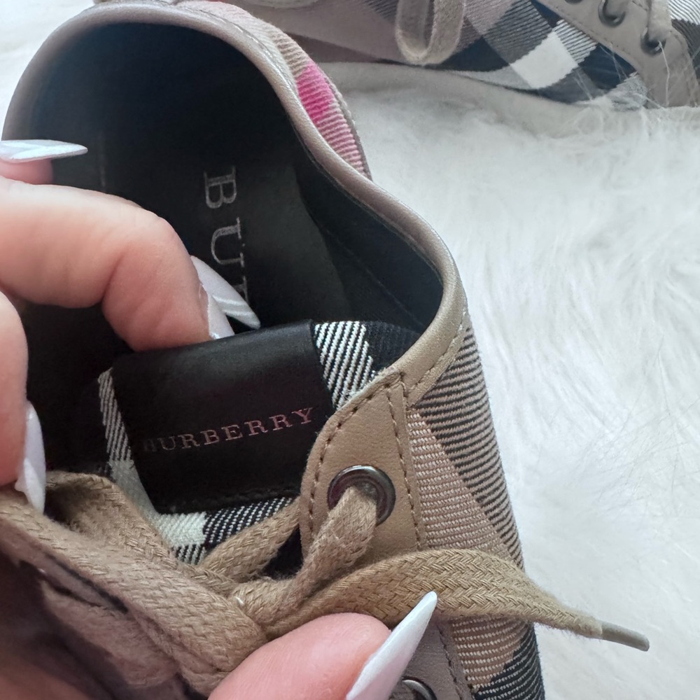 Burberry Brown Sneakers with Plaid Pattern - Picture 8 of 8